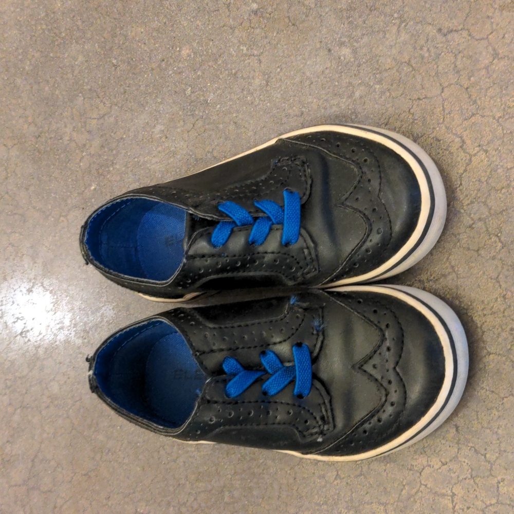 Wingtip sneakers size 6month